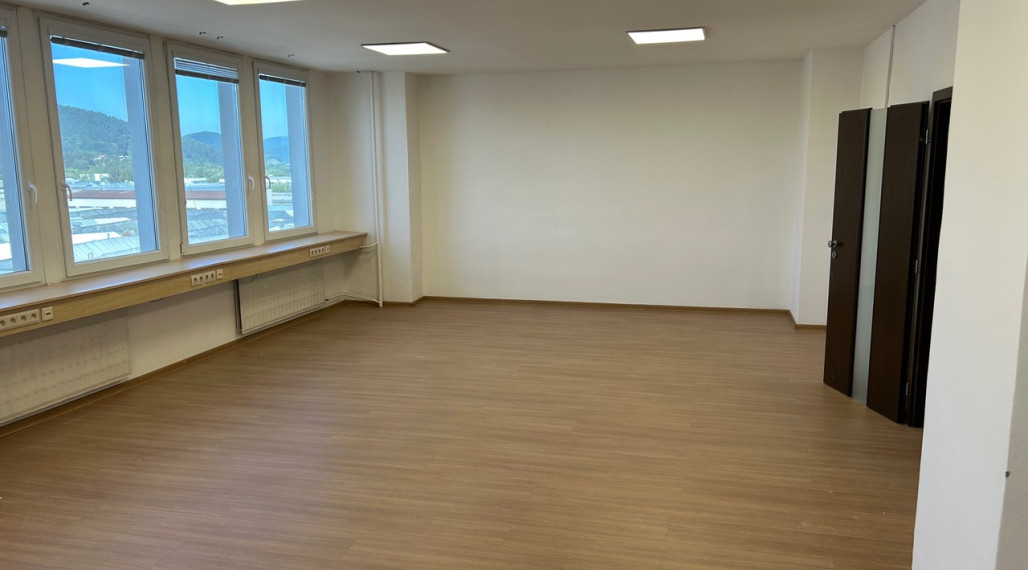 Kancelárske priestory širšie centrum s parkovaním