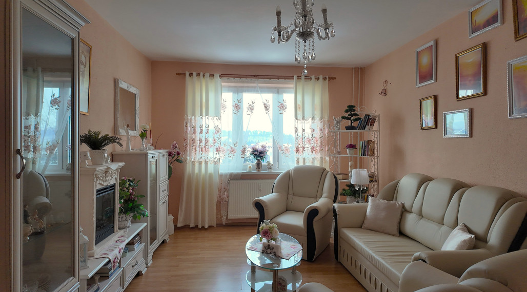 Slnečný 2 izbový zrekonštruovaný byt s balkónom, Hliny 7