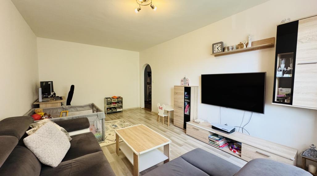 Na prenájom 2 izbový byt s balkónom, Hliny 7