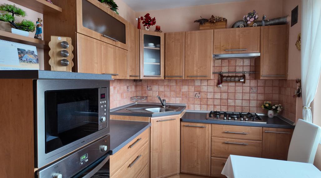 Slnečný 2 izbový zrekonštruovaný byt s balkónom, Hliny 7