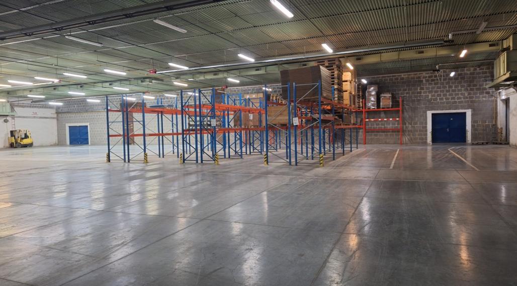 Prenajmeme skladovú halu o výmere 2008 m2 v obci Oščadnica.