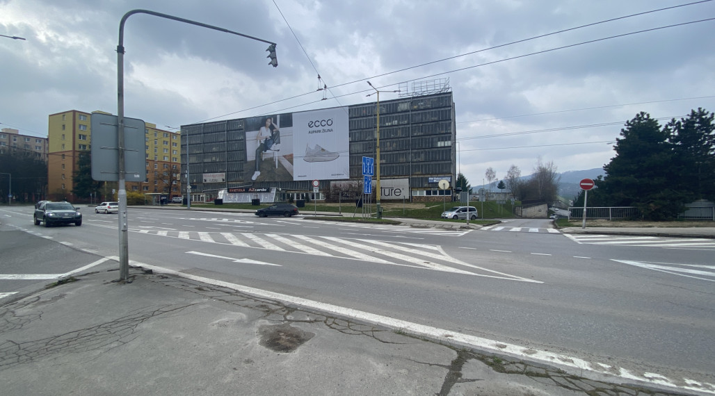 Na prenájom garáž v garážovom dome - Hliny 7