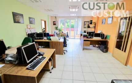 Svetlé administratívne a prevádzkové priestory - možnosť úpravy podľa požiadavky klienta.