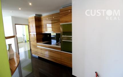 Luxusný 2 - izbový byt širšie centrum