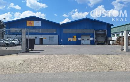 Predáme halu v Žiline o výmere 2466 m2,  s pozemkom 3572 m2