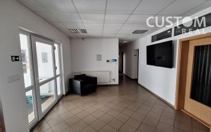 Predáme halu v Žiline o výmere 2466 m2,  s pozemkom 3572 m2