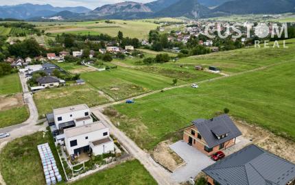 Rovinatý stavebný pozemok 836 m2 Rosina - s povolením