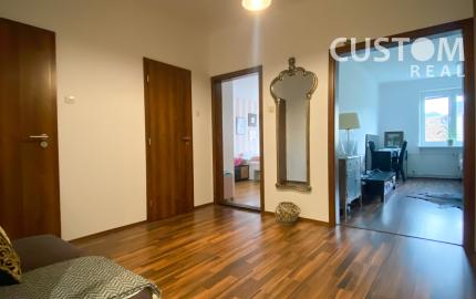 Veľký 2 izbový zrekonštruovaný byt s balkónom v centre