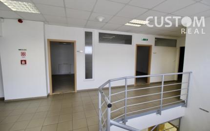 Administratívna budova s parkovaním priemyselná zóna
