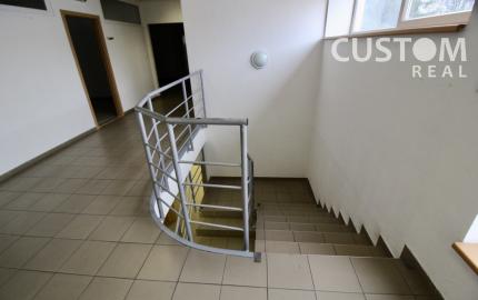 Administratívna budova s parkovaním priemyselná zóna
