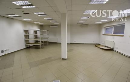 Administratívna budova s parkovaním priemyselná zóna