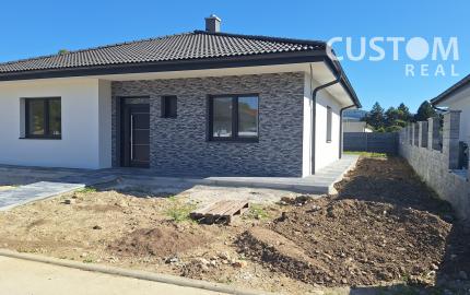 Nový nízkoenergetický bungalov - tichá časť obce Svederník