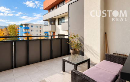 Moderný slnečný 2 izbový byt s veľkým balkónom - Hliny