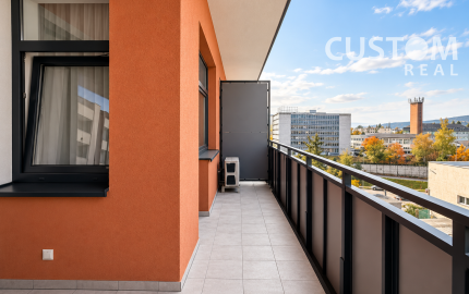 Moderný slnečný 2 izbový byt s veľkým balkónom - Hliny