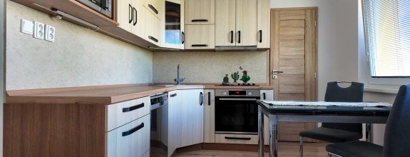 Zrekonštruovaný slnečný 4 izbový byt s balkónom Vlčince 3