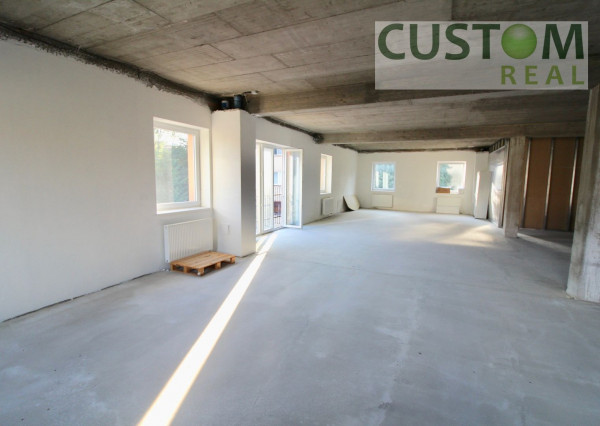 Svetlé administratívne a prevádzkové priestory - možnosť úpravy podľa požiadavky klienta.