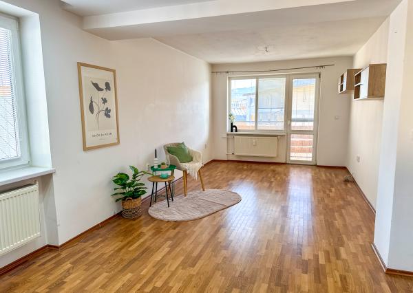 REZERVOVANE Priestranný 4-izbový byt s vlastnou garážou v centre Žiliny