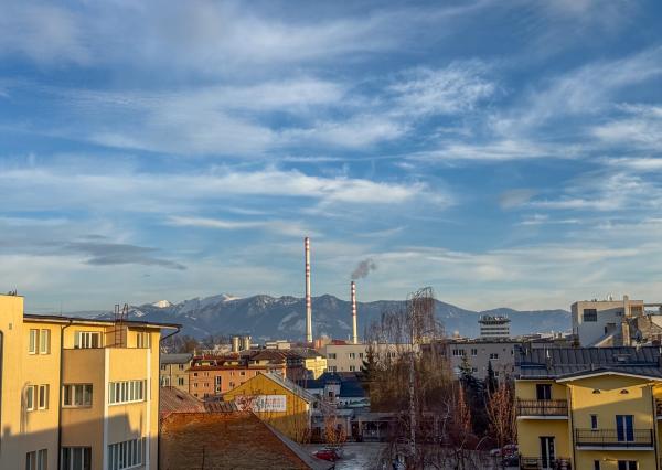 REZERVOVANE Priestranný 4-izbový byt s vlastnou garážou v centre Žiliny