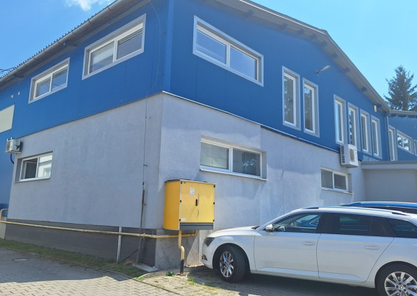 Predáme halu v Žiline o výmere 2466 m2,  s pozemkom 3572 m2