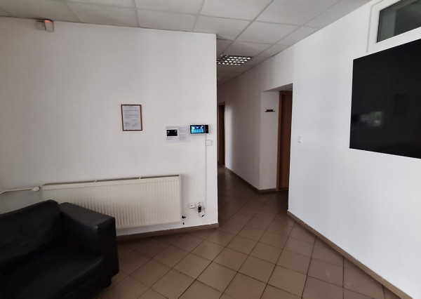 Predáme halu v Žiline o výmere 2466 m2,  s pozemkom 3572 m2