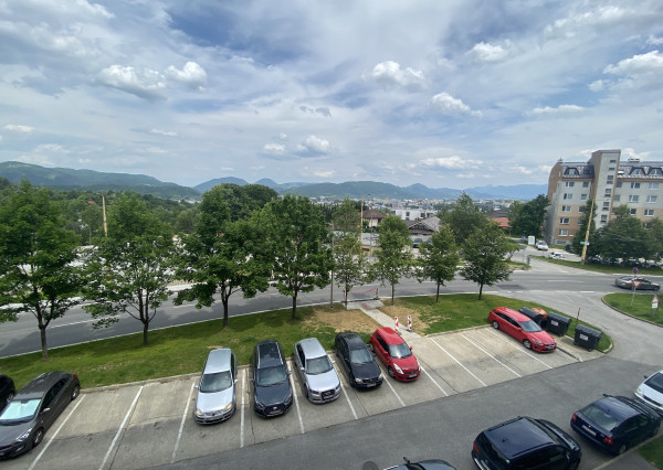 Svetlý 2 izbový byt s pekným výhľadom - Hájik