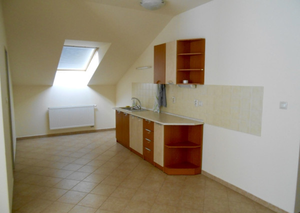 Kancelársky priestor s parkovaním priemyselná zóna