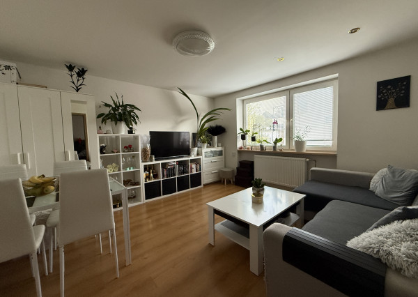 REZERVOVANÉ🪴 Útulný 3i byt v tichej lokalite – nízke mesačné náklady a výhody rodinného bývania 💚