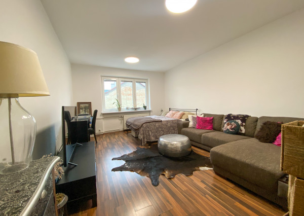 Veľký 2 izbový zrekonštruovaný byt s balkónom v centre