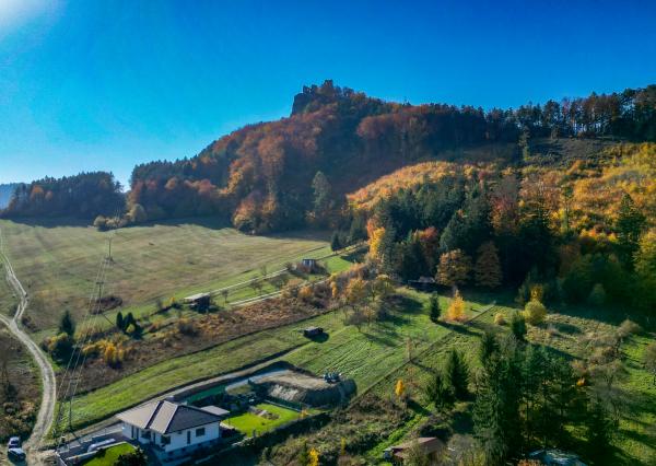 Stavebný pozemok Lietava priamo pod Hradom
