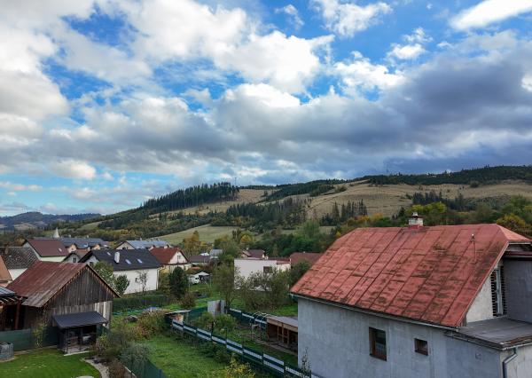 REZERVOVANÉ 🔥 KOMPLETNE ZREKONŠTRUOVANÝ DOM V OCHODNICI – LEN 18 MINÚT OD ŽILINY! 🔥