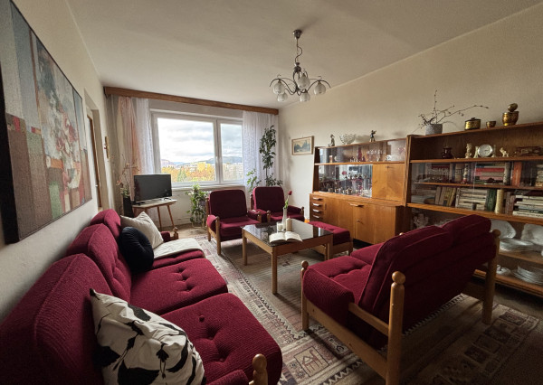 Priestranný 2-izbový byt s lodžiou a balkónom Hliny VI