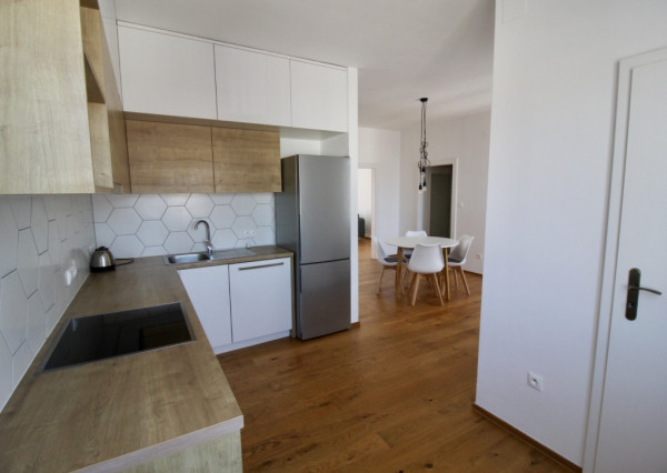 Štýlový veľký 3 - izbový byt po kompletnej rekonštrukcii v centre mesta