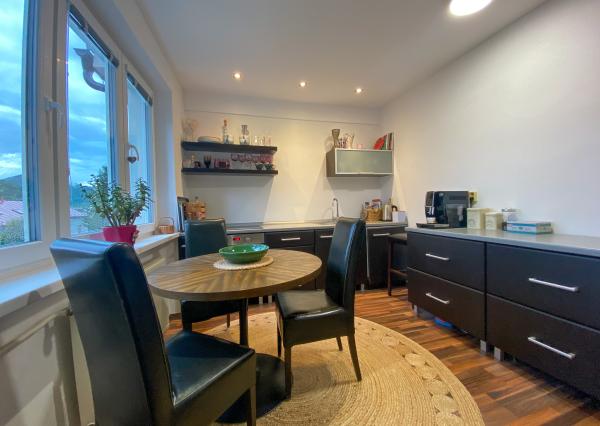 Veľký 2 izbový zrekonštruovaný byt s balkónom v centre