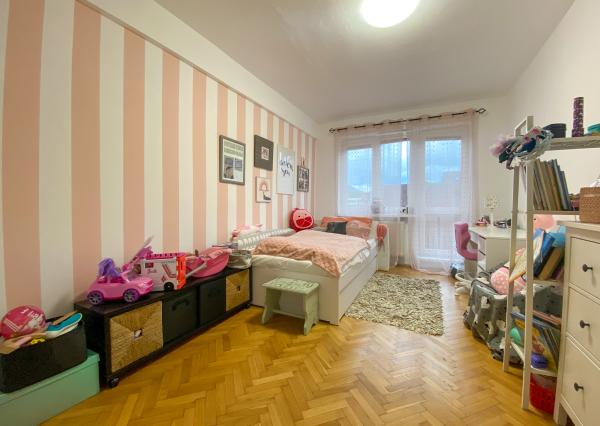 Veľký 2 izbový zrekonštruovaný byt s balkónom v centre