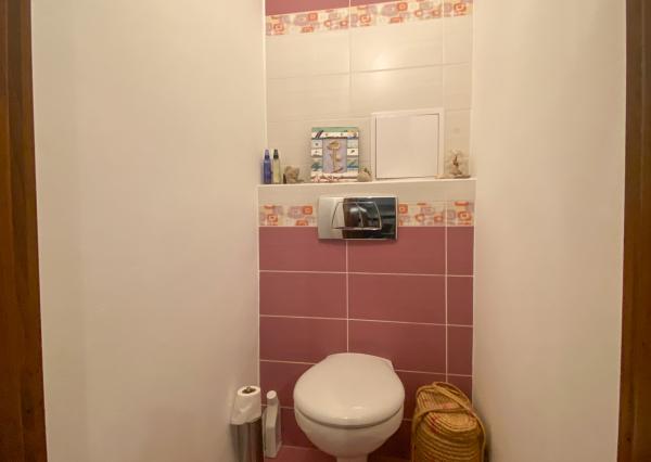 Veľký 2 izbový zrekonštruovaný byt s balkónom v centre