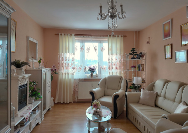 Slnečný 2 izbový zrekonštruovaný byt s balkónom, Hliny 7