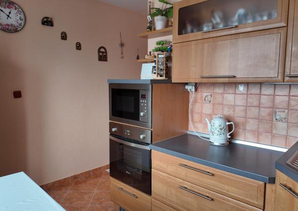Slnečný 2 izbový zrekonštruovaný byt s balkónom, Hliny 7