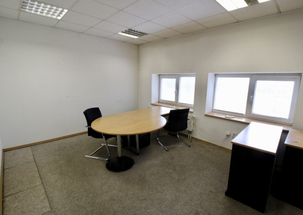 Administratívna budova s parkovaním priemyselná zóna