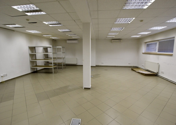 Administratívna budova s parkovaním priemyselná zóna