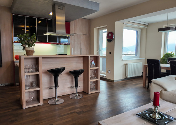 Veľký 3 - izbový byt s parkovaním v širšom centre