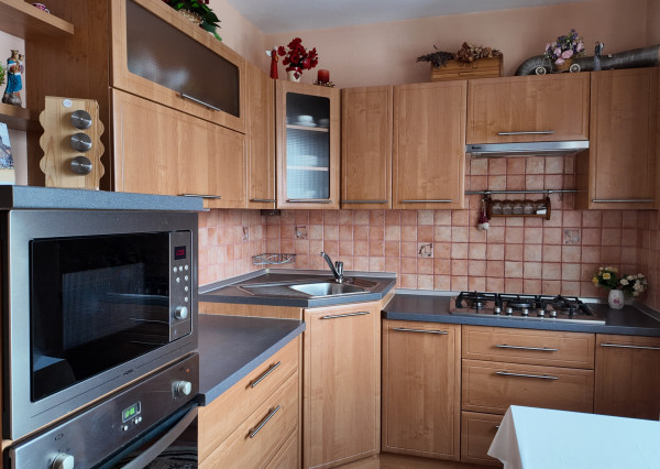 Slnečný 2 izbový zrekonštruovaný byt s balkónom, Hliny 7