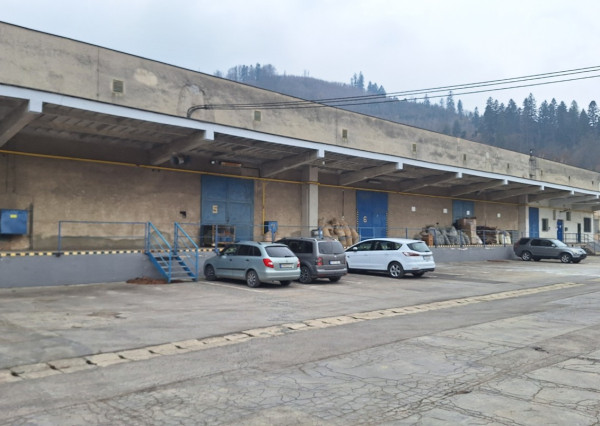 Prenajmeme skladovú halu o výmere 2008 m2 v obci Oščadnica.