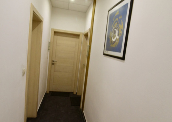 Kancelárske priestory s vlastným parkoviskom širšie centrum