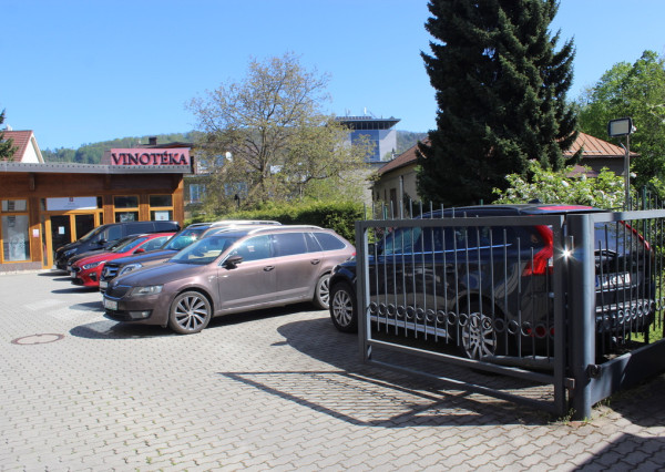 Kancelárske priestory s vlastným parkoviskom širšie centrum