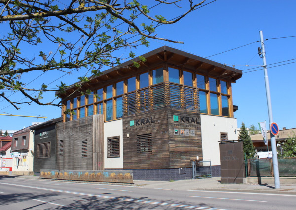 Kancelárske priestory s vlastným parkoviskom širšie centrum
