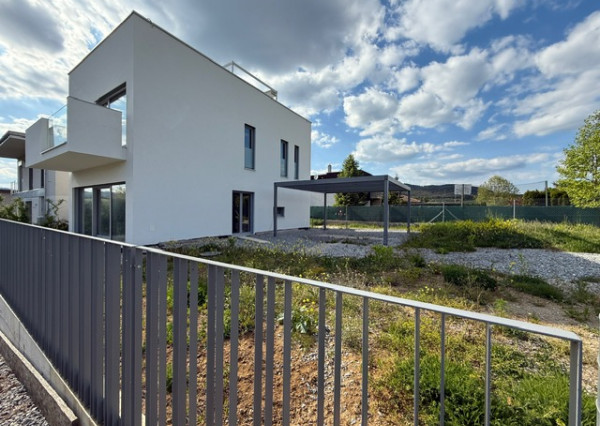 🌿 Vila Hôrky – moderná novostavba s 60 m² strešnou terasou DOHODA MOŽNÁ
