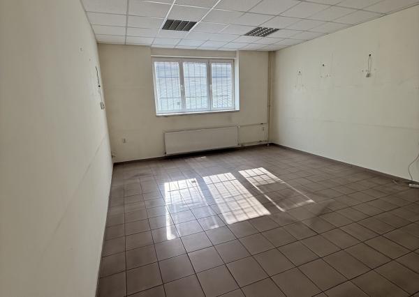 Skladovo-kancelársky objekt s rozlohou 606 m² v areáli Slovena