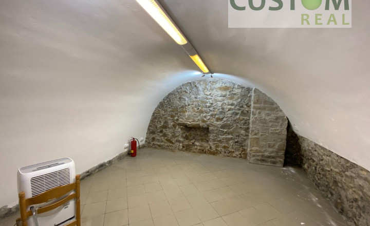 Prenájom priestoru v suteréne - centrum mesta - fotografia 1