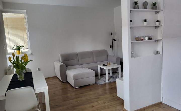 Pekný 2 izbový byt s balkónom o výmere 9 m2 Vlčince Arboreum - fotografia 2