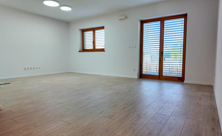 Moderná novostavba RD v Tepličke nad Váhom - fotografia 10